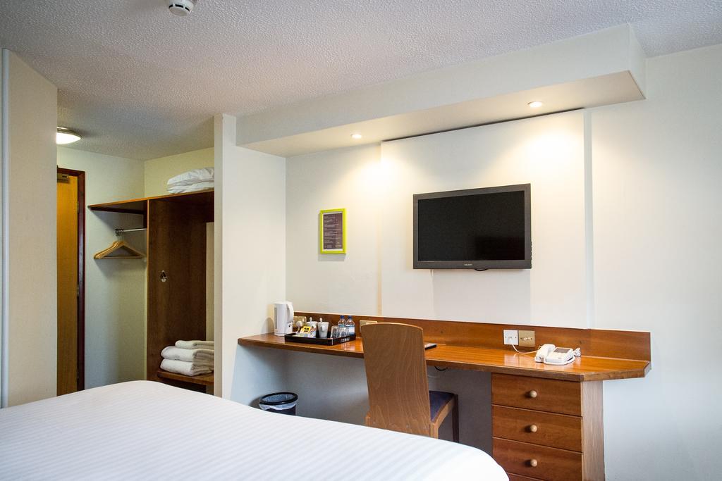 Hello Hotel Swinton  Exterior photo