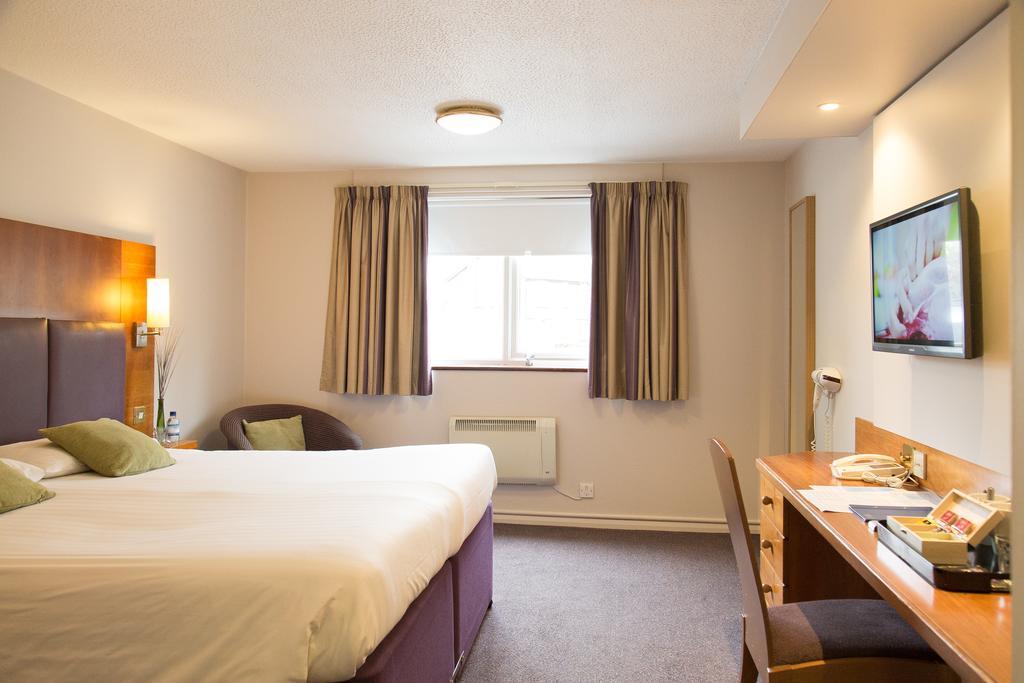 Hello Hotel Swinton  Exterior photo